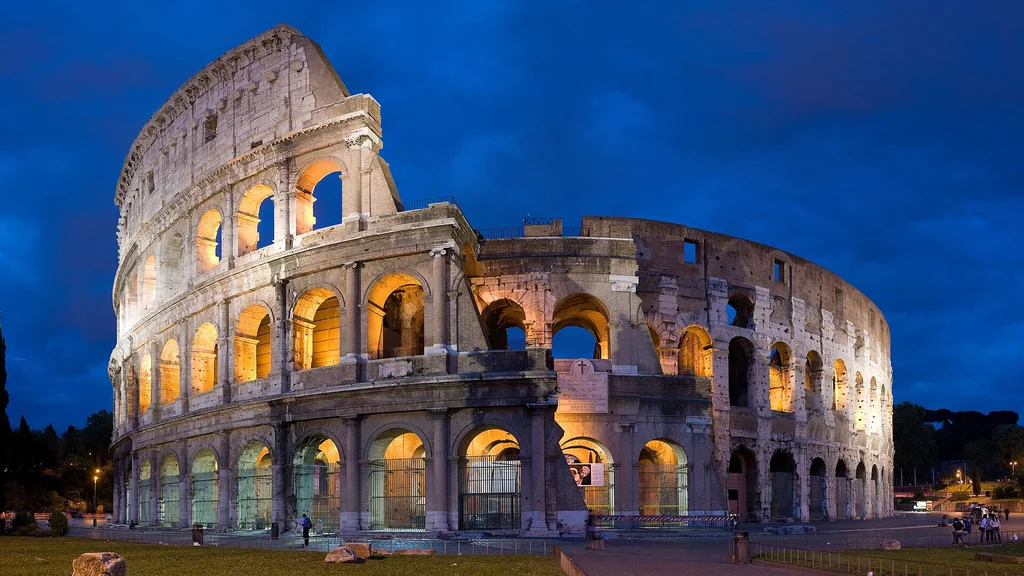 Colosseo a Roma visto dall’esterno