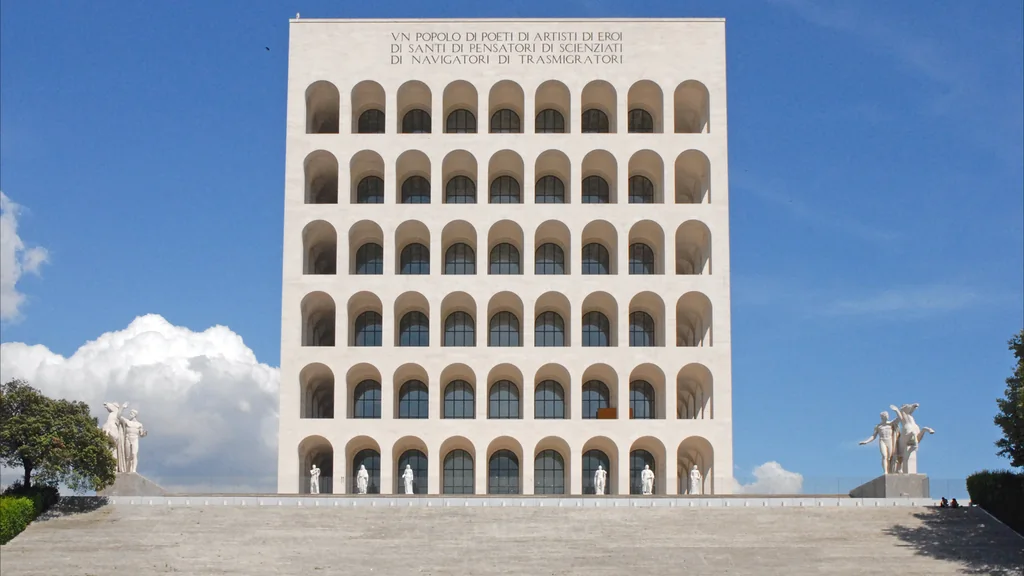 Architettura monumentale del quartiere EUR a Roma