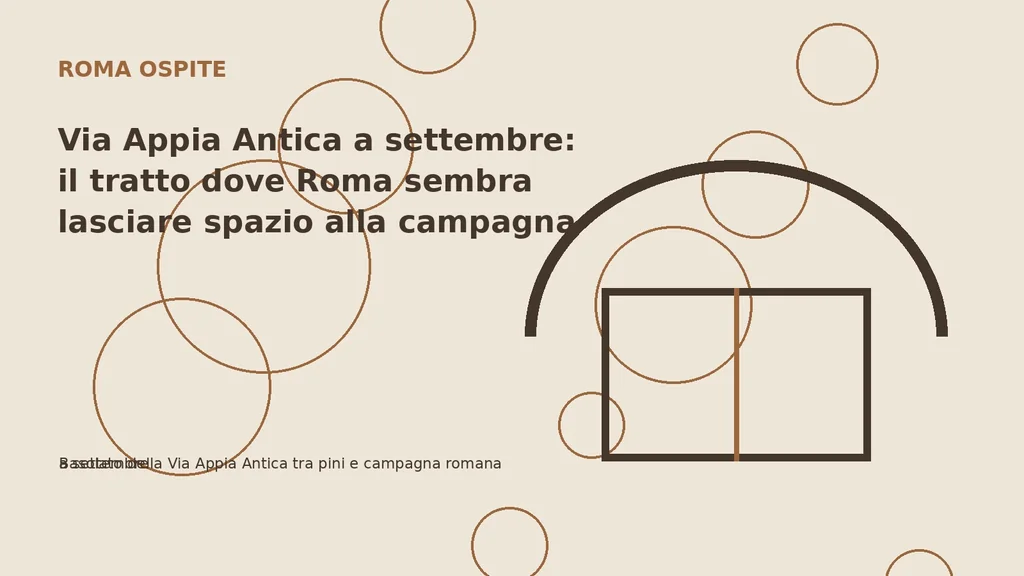 Basolato della Via Appia Antica tra pini e campagna romana a settembre