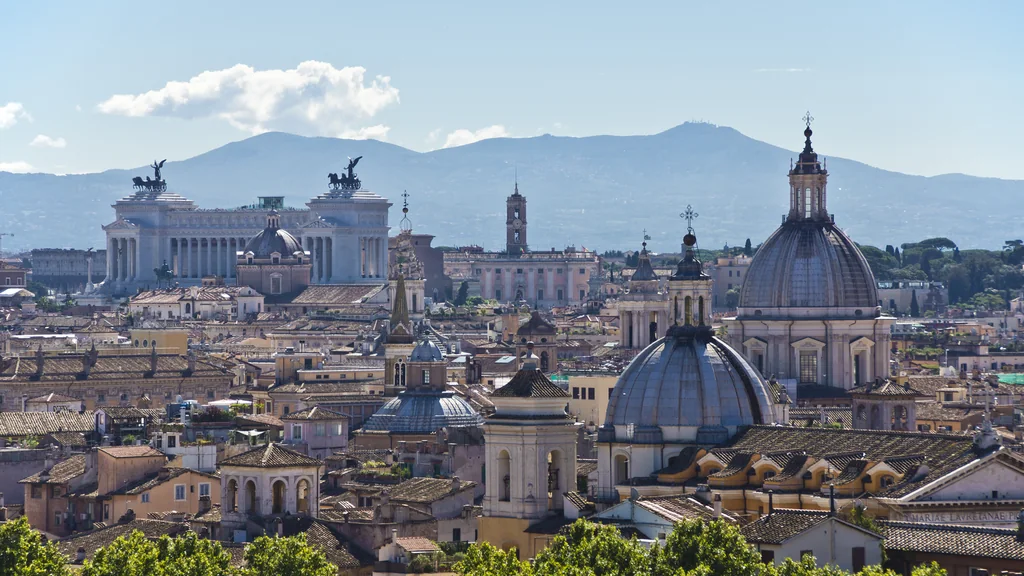 Panorama dei tetti e delle cupole di Roma visto dall’alto