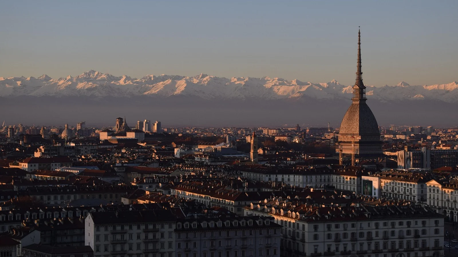 Monti di mattina: come scoprire il quartiere a piedi senza costruire un itinerario a zigzag