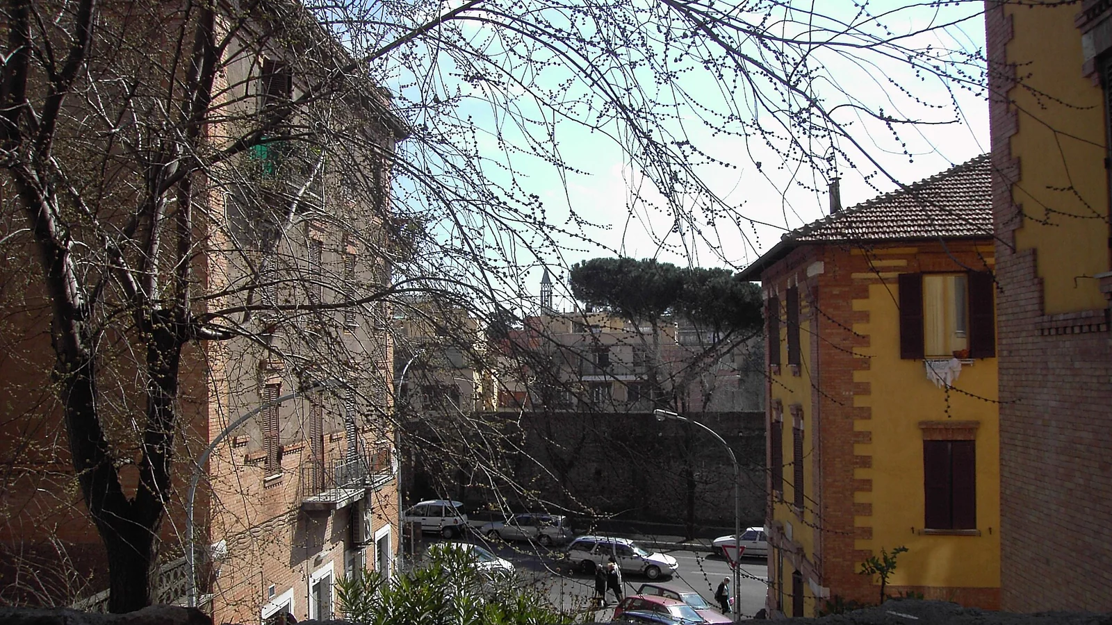 Roma tra mercato e parco: come progettare un itinerario breve che alterni vita di quartiere e una pausa nel verde