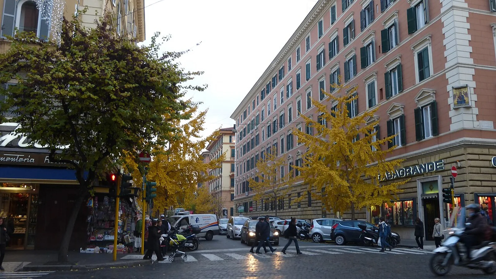 Prati a piedi: una passeggiata tra viali, piazze e strade laterali per leggere il quartiere senza correre verso il Vaticano