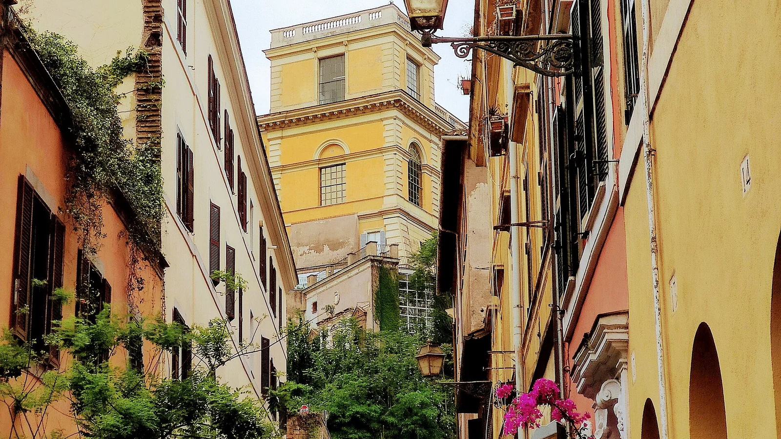 Trastevere al mattino: una passeggiata quando il quartiere cambia volto