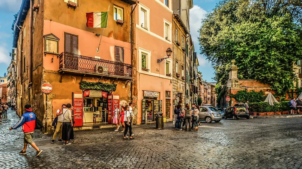 Borgo Pio a piedi: come visitare le strade vicino al Vaticano