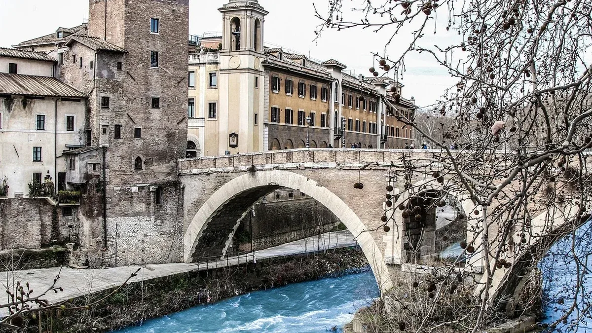 Testaccio a piedi lungo il Tevere: come rientrare verso piazza Testaccio