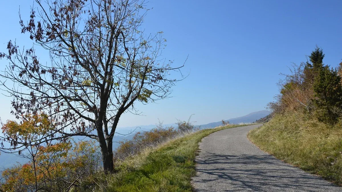 Monteverde Nuovo a piedi tra via Jenner e piazza Scotti: un giro breve senza entrare nel parco