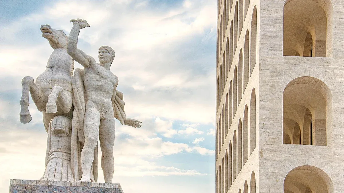 EUR a piedi: un giro tra il Laghetto e il Palazzo della Civiltà Italiana