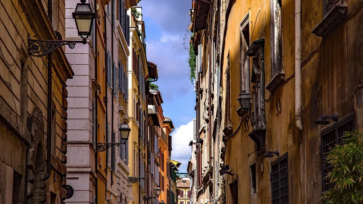 Trastevere di mattina: passeggiata tra piazza Santa Maria e vicoli vicini