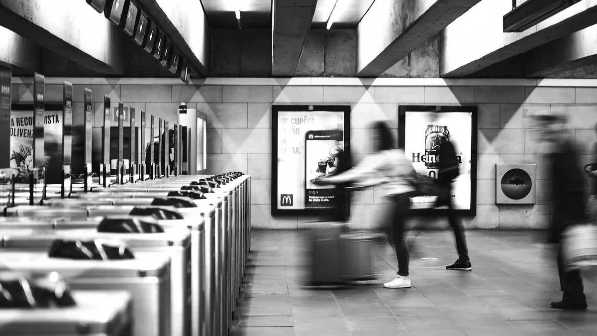 Metro a Roma con valigia grande: quali accessi verificare prima