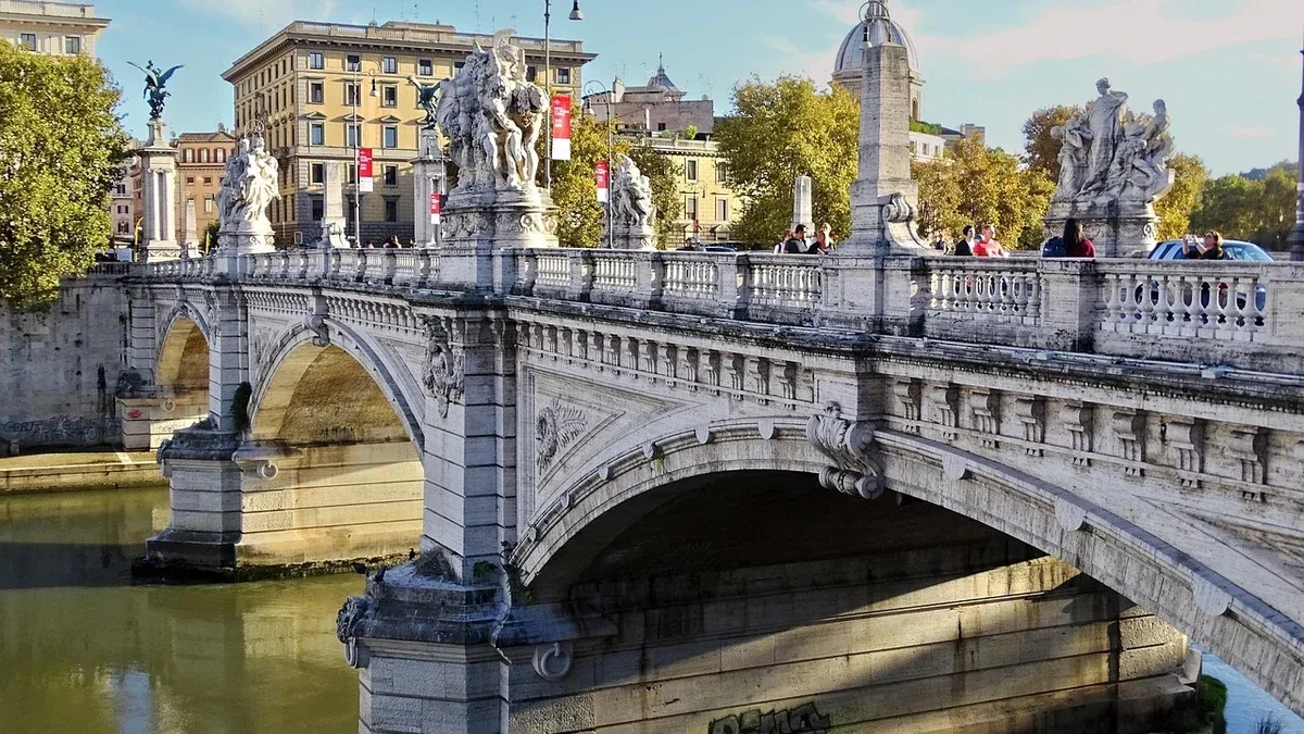 Ponte Milvio a piedi: percorso breve sulle due rive del Tevere